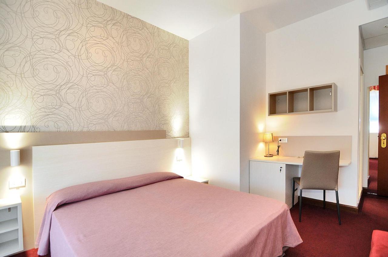 Hotel Da Mario Caorle Extérieur photo